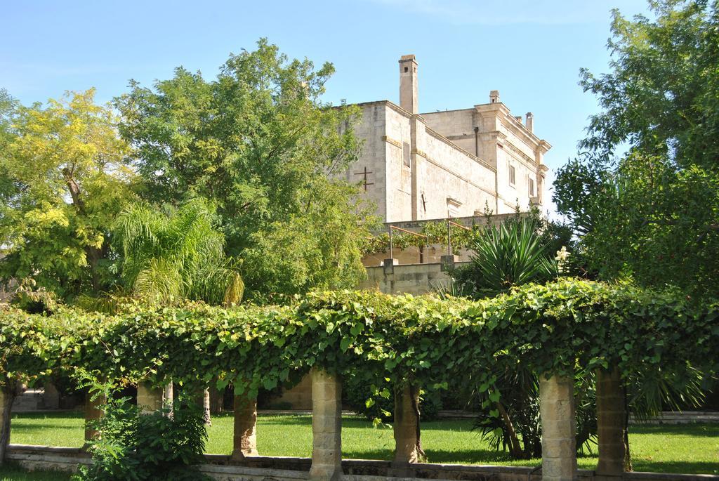 Castello Di Casamassella Bed & Breakfast Exterior photo